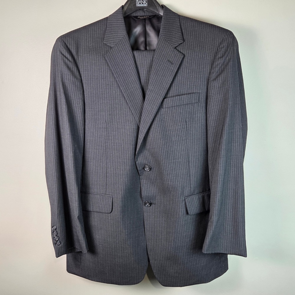 Jos A Bank Suit Mens 42R Grey Pinstripe Good 100% Wool 2 Button Pleated Pants